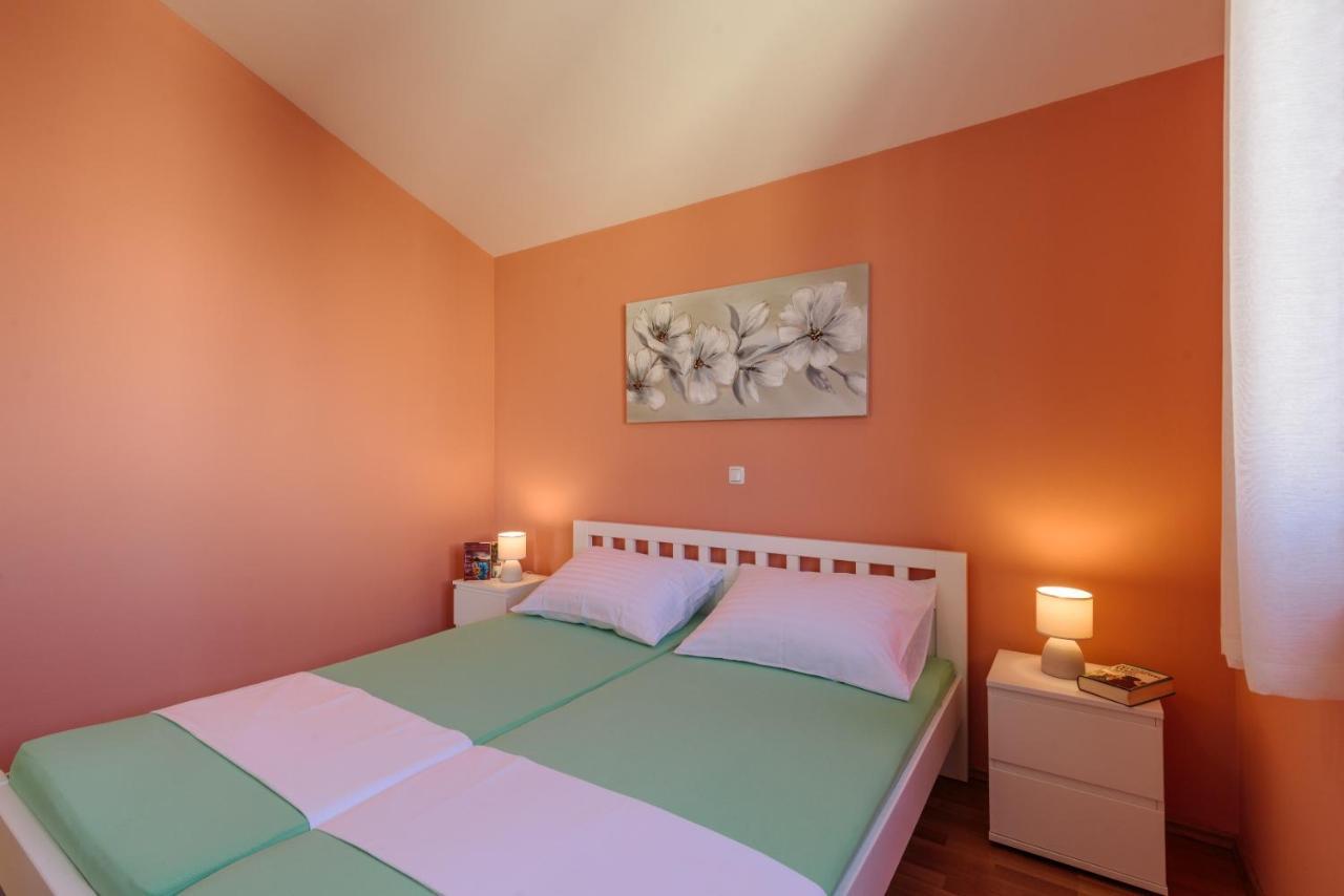 Apartmani Emil Trogir Exteriör bild
