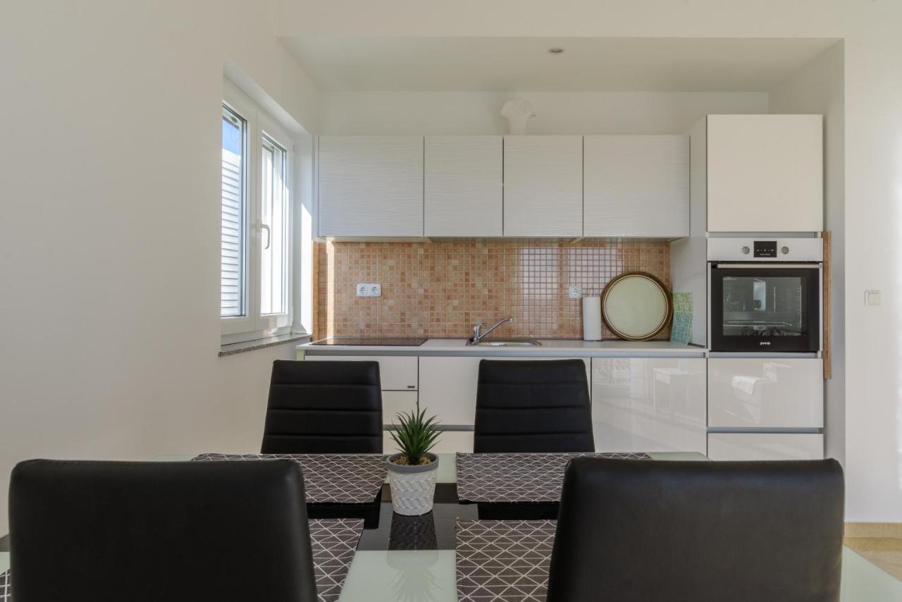 Apartmani Emil Trogir Exteriör bild