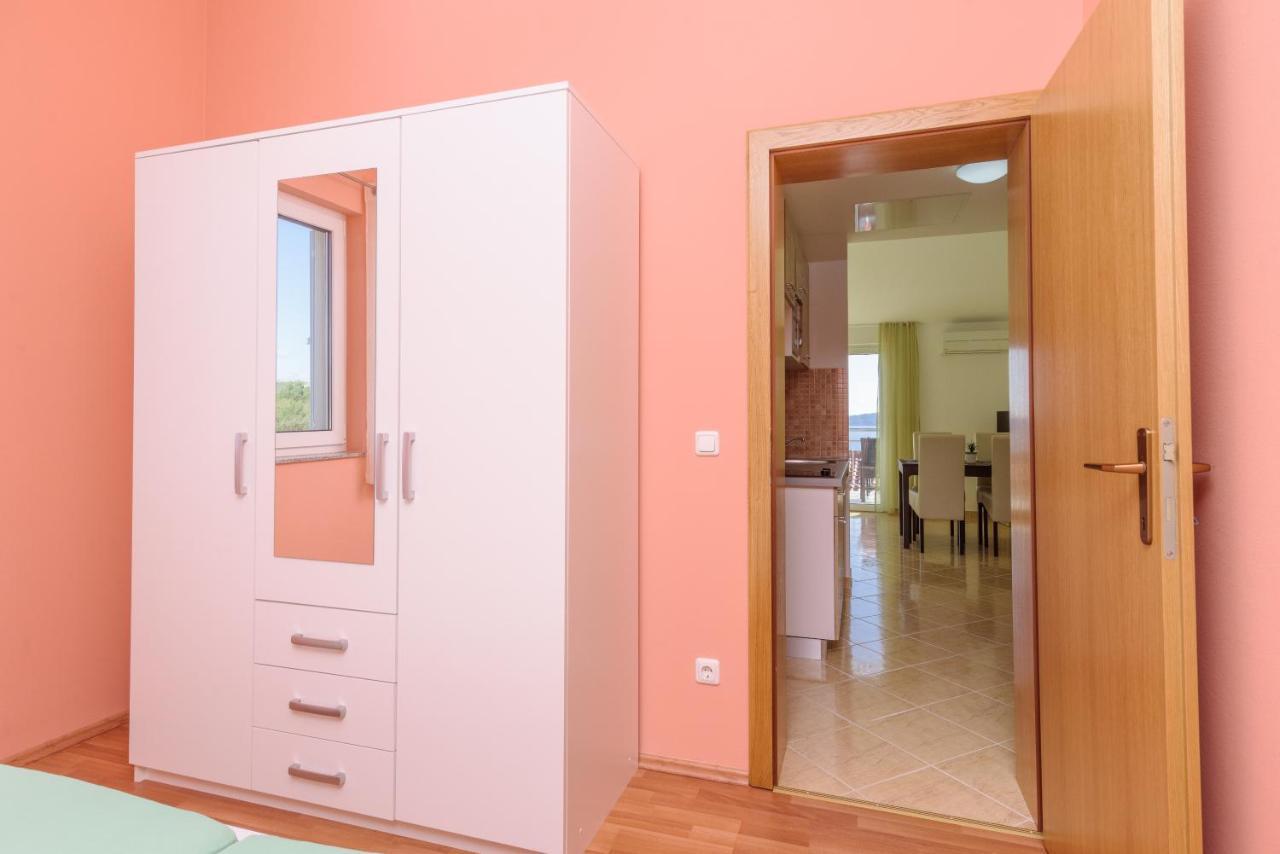 Apartmani Emil Trogir Exteriör bild