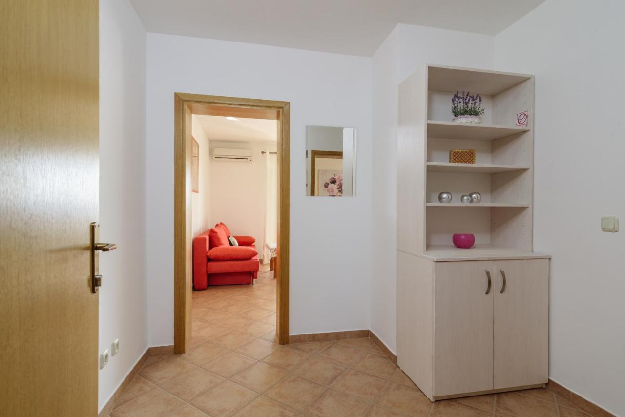 Apartmani Emil Trogir Exteriör bild