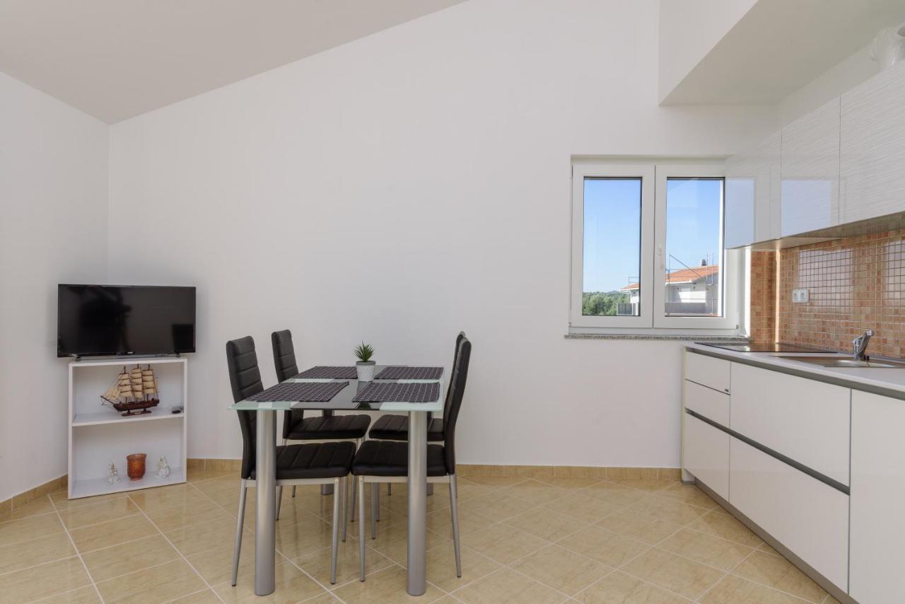 Apartmani Emil Trogir Exteriör bild
