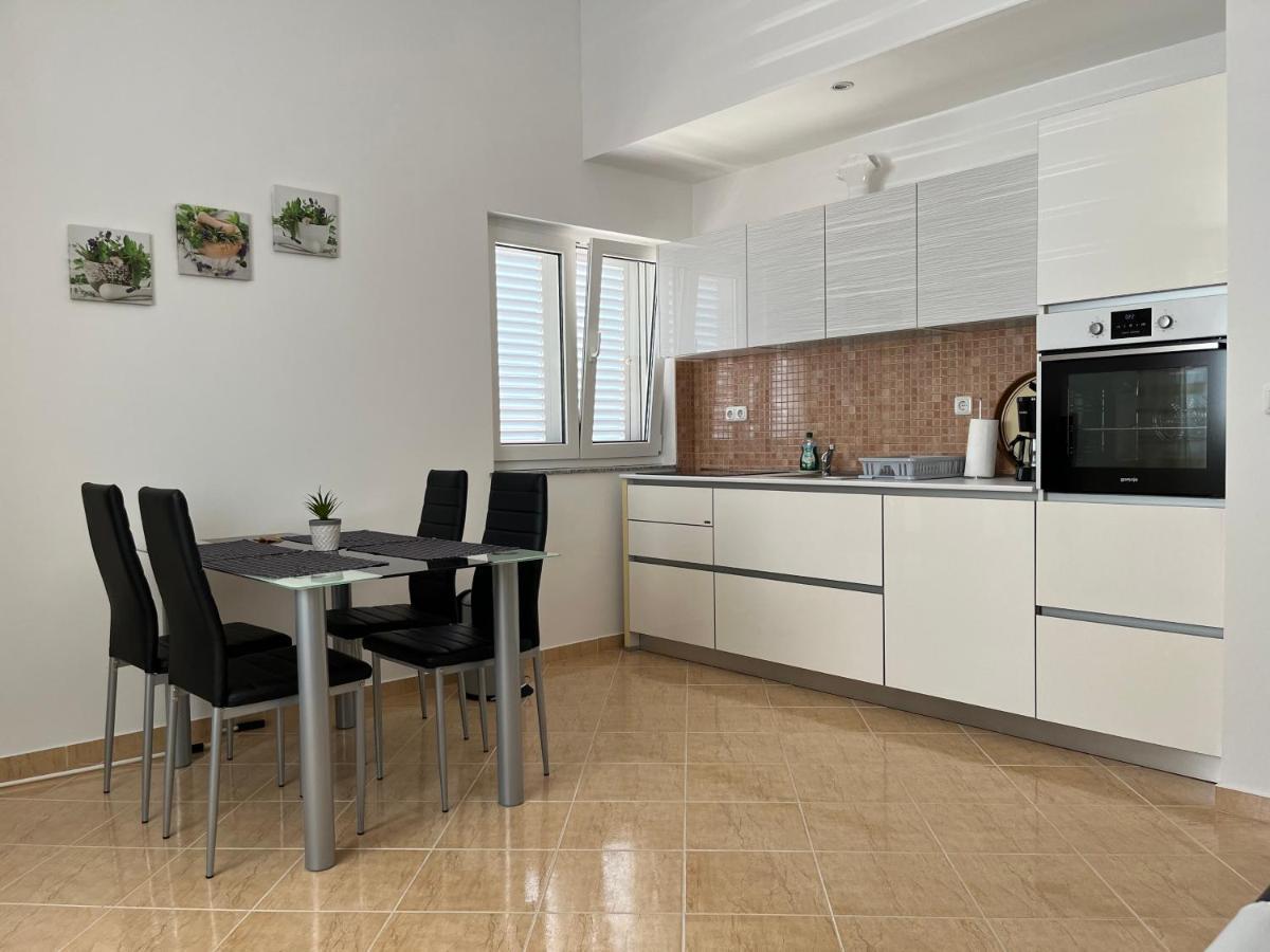 Apartmani Emil Trogir Exteriör bild