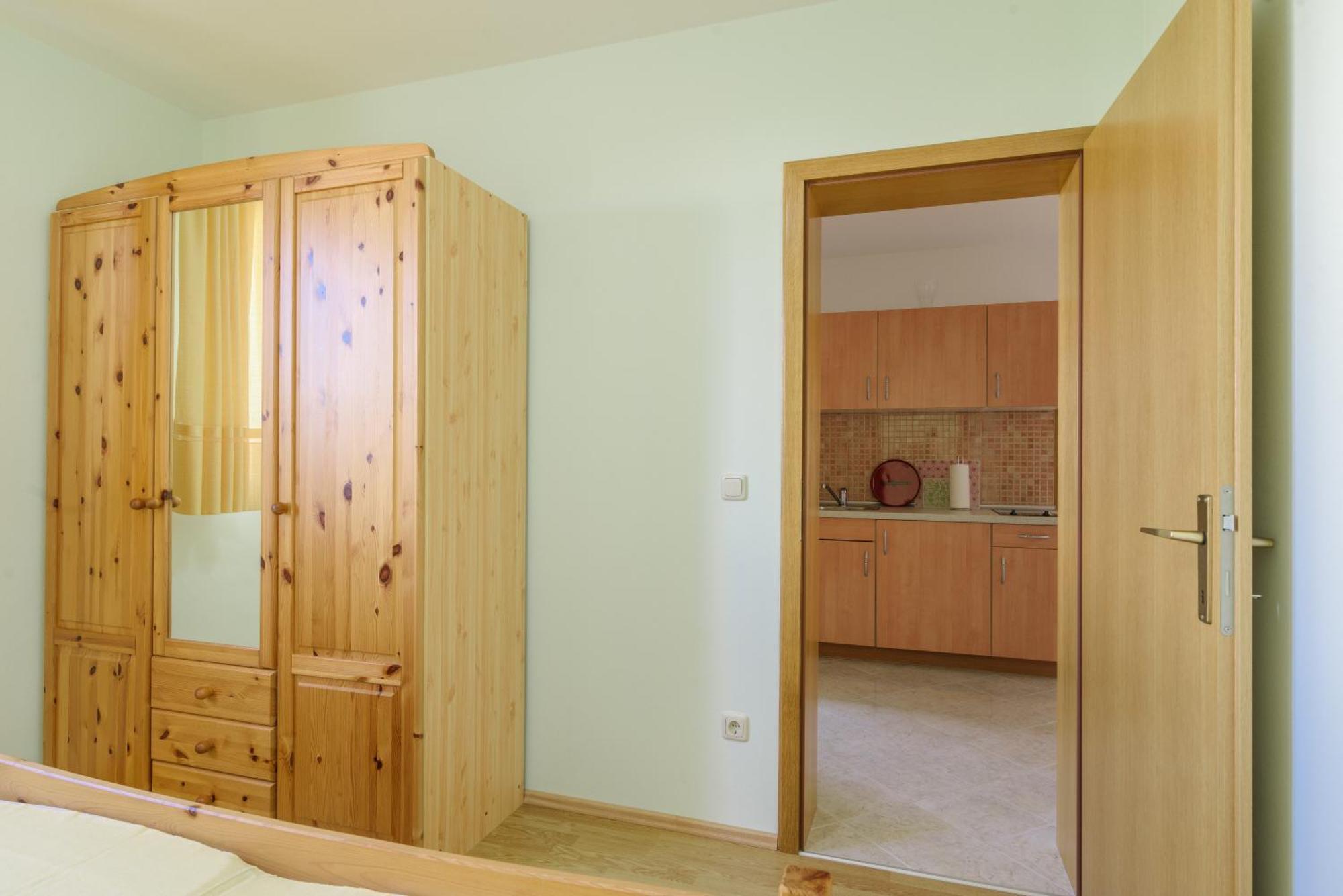 Apartmani Emil Trogir Exteriör bild